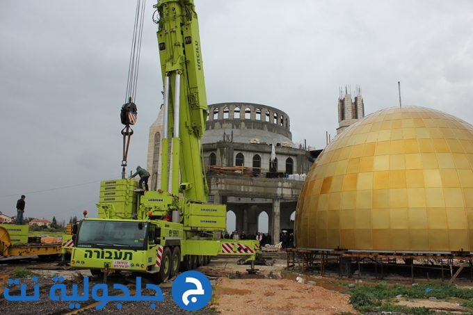 رفع قبة مسجد الروضة في جلجولية